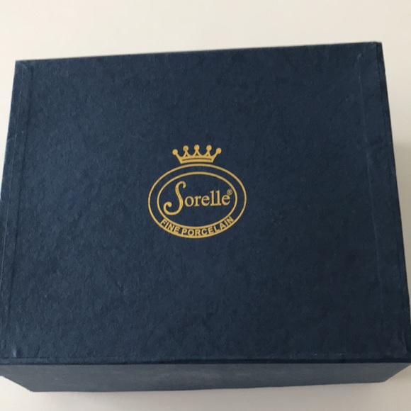 Sorelle fine porcelain jewelry box - Picture 8 of 9